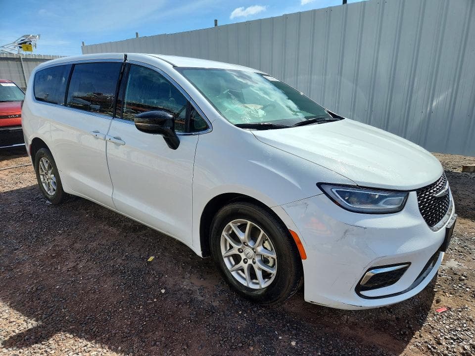 2026 CHRYSLER PACIFICA 4