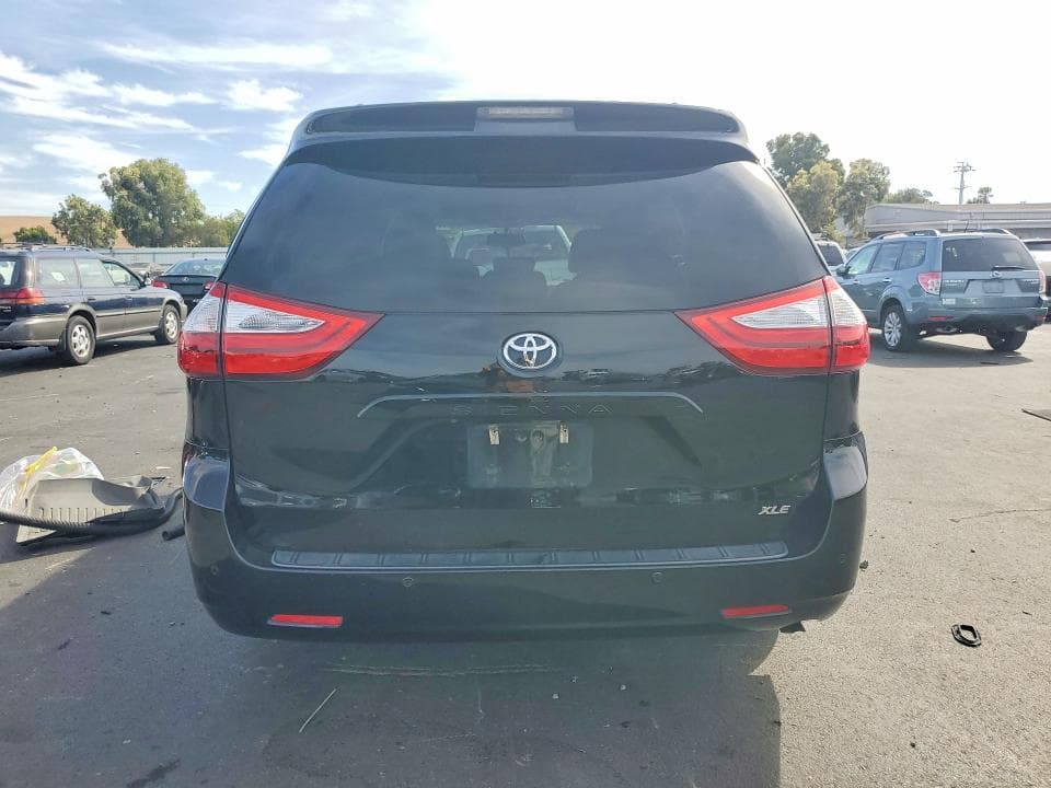 2017 TOYOTA SIENNA XLE PREMIUM 8-PASSENGER 6