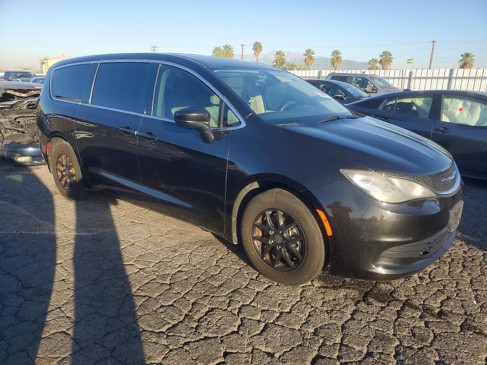 2017 CHRYSLER PACIFICA LX 4