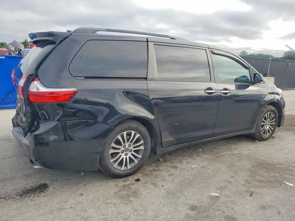 2019 TOYOTA SIENNA XLE 8-PASSENGER 3