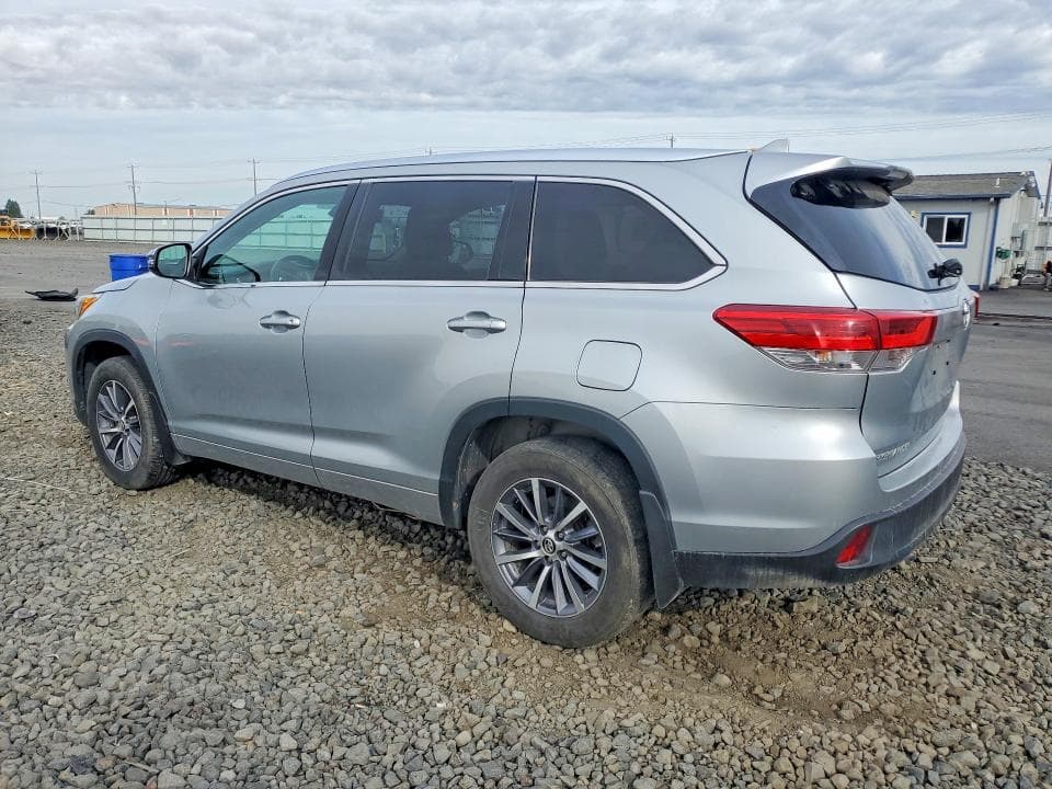 2018 TOYOTA HIGHLANDER XLE 2