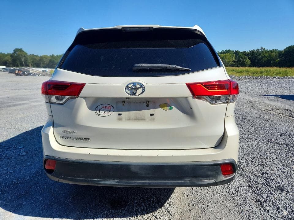 2017 TOYOTA HIGHLANDER LE 6