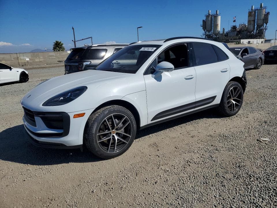 2024 PORSCHE MACAN BASE - 1