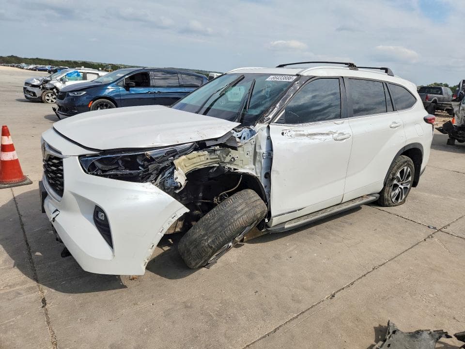 2023 TOYOTA HIGHLANDER XLE - 1