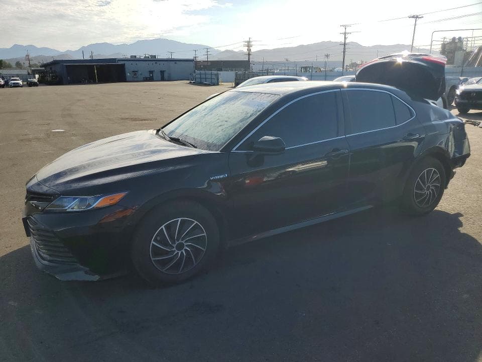 2018 TOYOTA CAMRY LE - 1