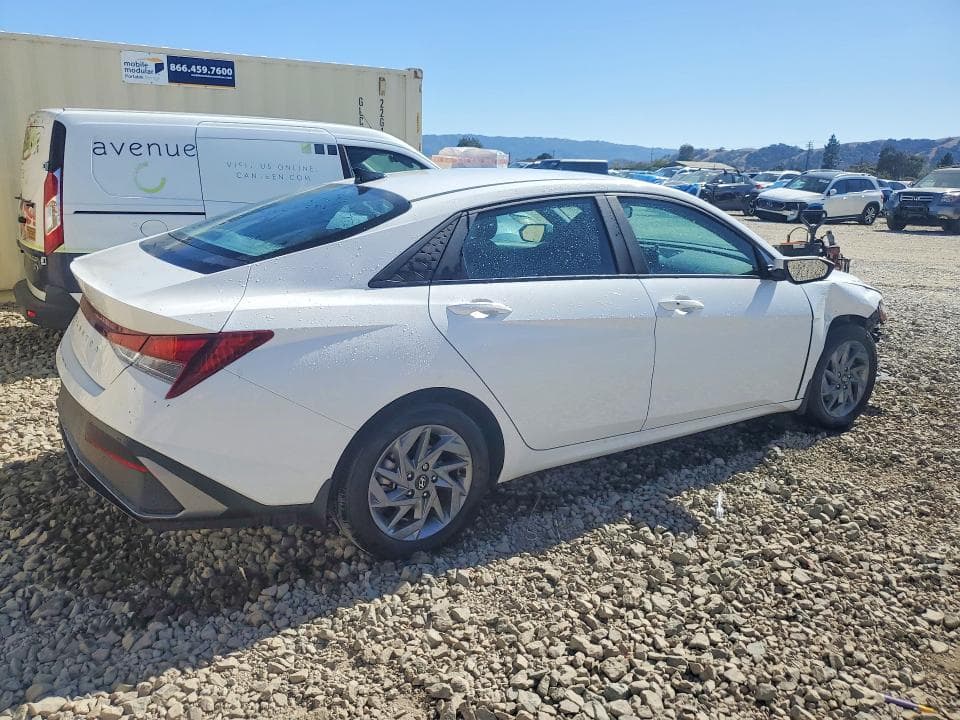 2024 HYUNDAI ELANTRA SEL 3