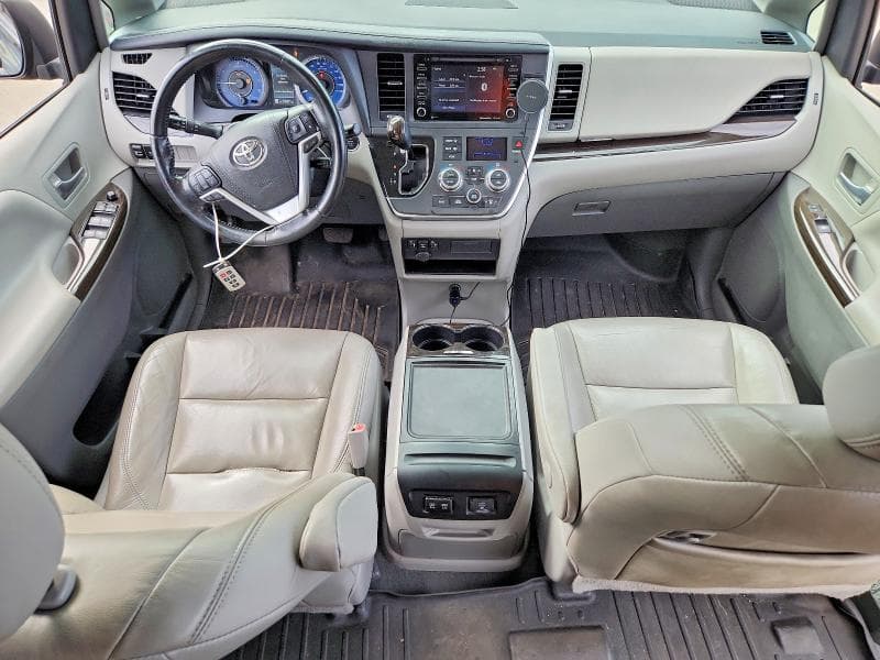 2018 TOYOTA SIENNA XLE 8-PASSENGER 8