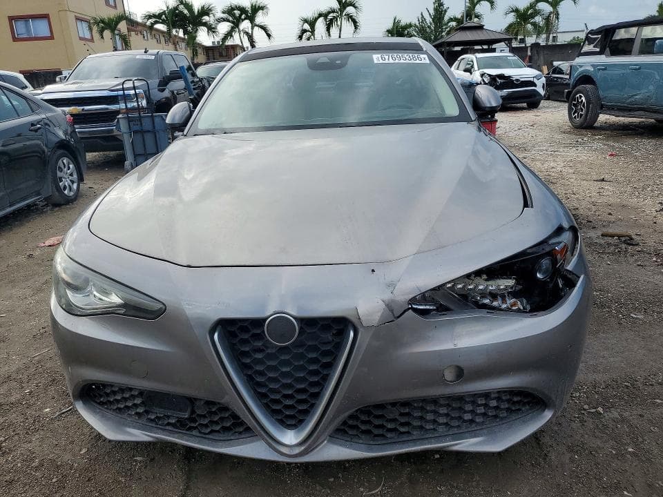 2017 ALFA ROMEO GIULIA TI 5