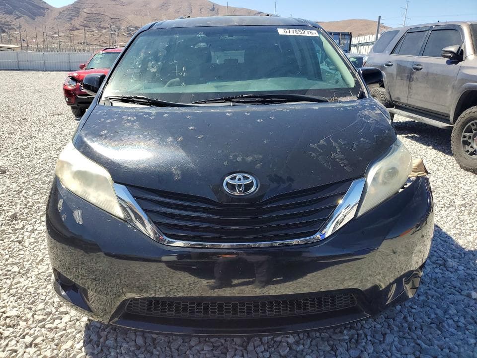 2017 TOYOTA SIENNA LE 5