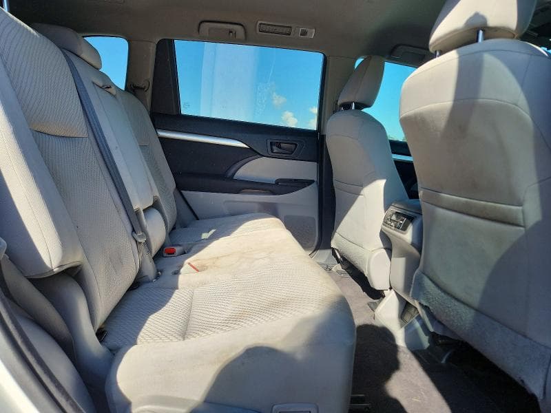 2017 TOYOTA HIGHLANDER LE 11