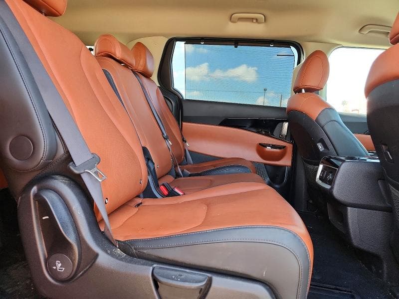 2024 KIA CARNIVAL SX 11