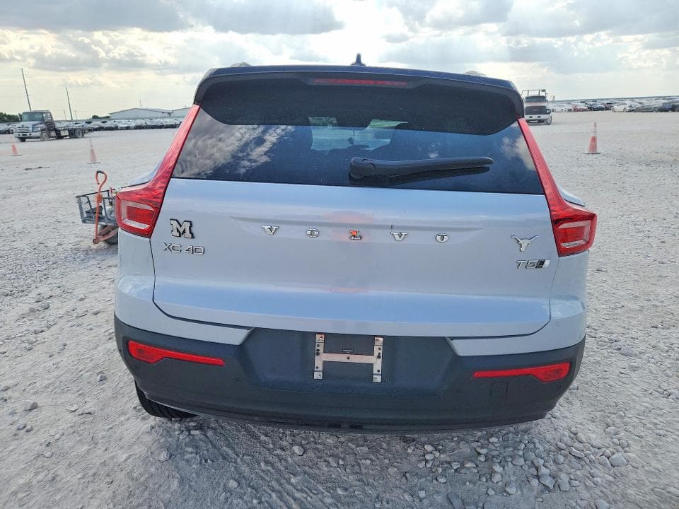 2021 VOLVO XC40 T5 R-DESIGN 6