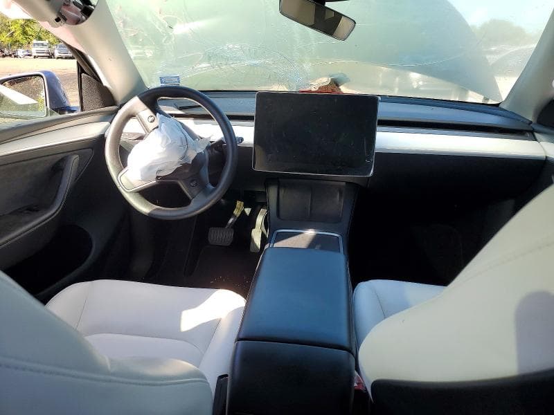 2025 TESLA MODEL Y 8