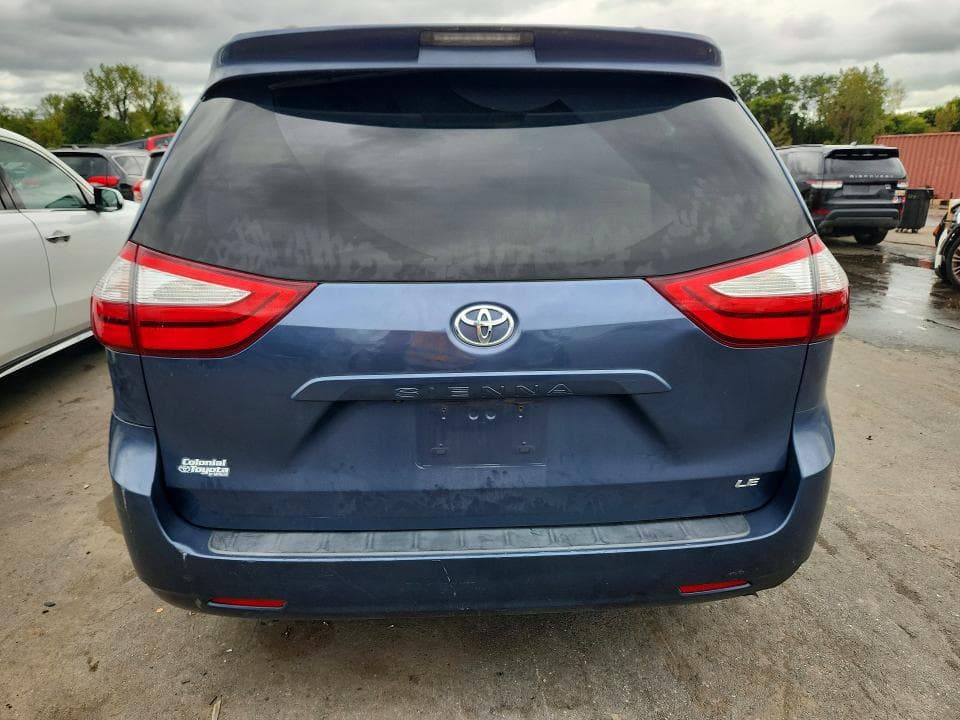 2017 TOYOTA SIENNA LE 6