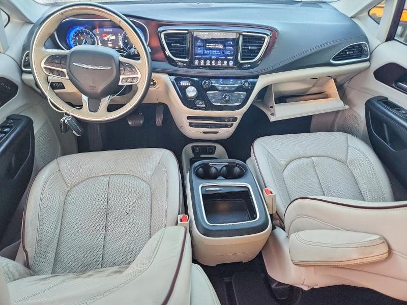 2017 CHRYSLER PACIFICA LIMITED 8