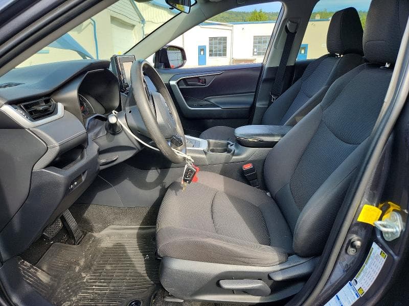 2019 TOYOTA RAV4 LE 7