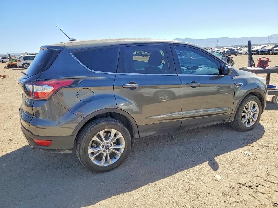 2017 FORD ESCAPE SE 3