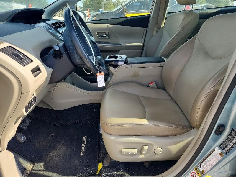2017 TOYOTA PRIUS V FIVE 7