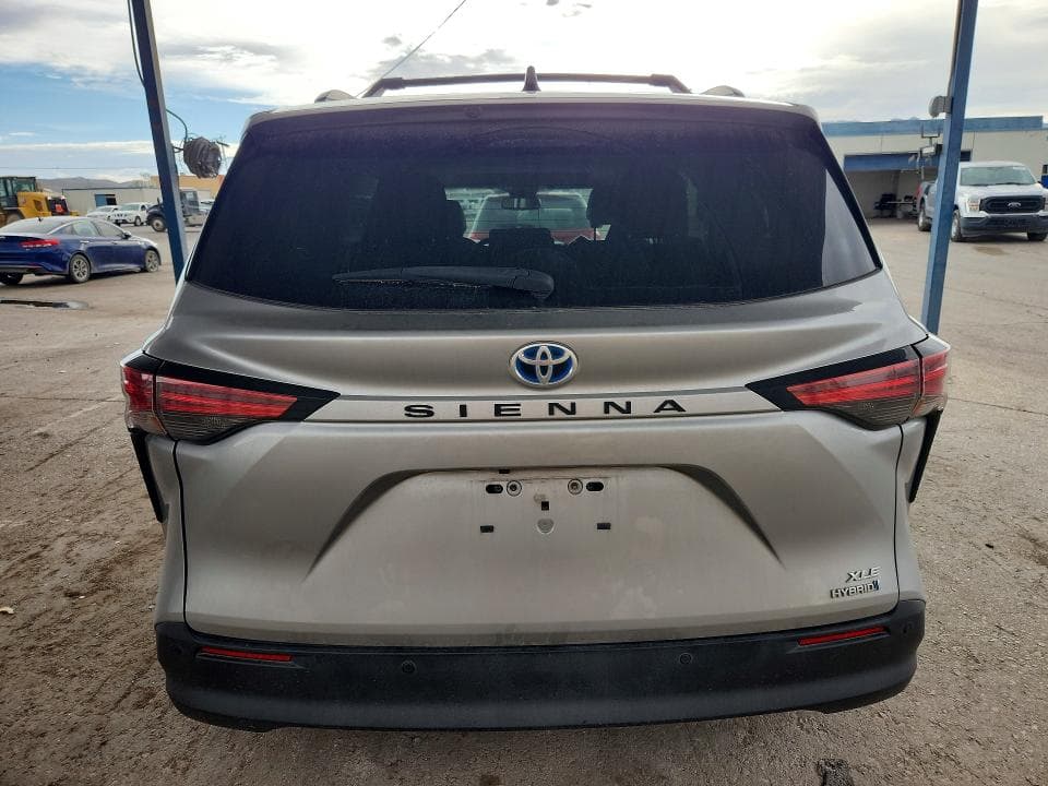 2021 TOYOTA SIENNA XLE 6