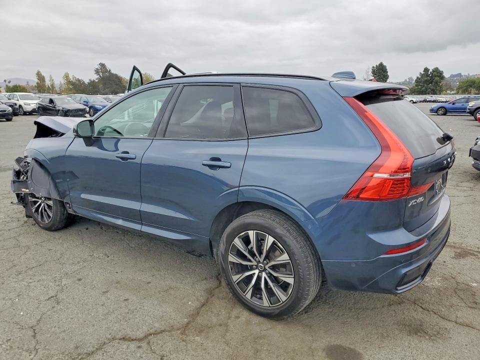 2024 VOLVO XC60 PLUS 2