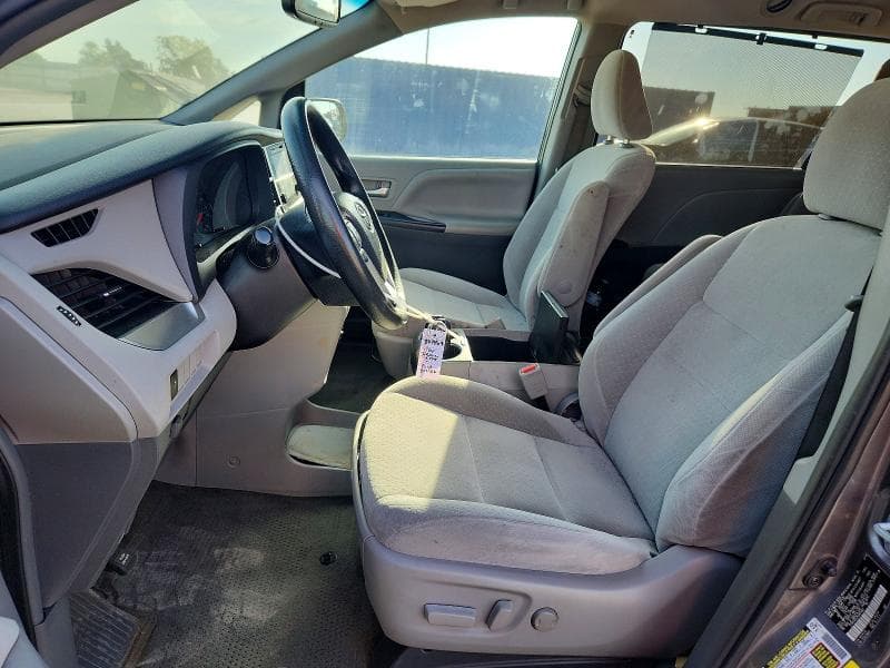 2017 TOYOTA SIENNA 7