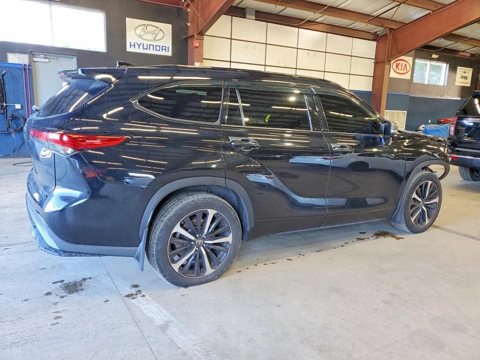 2021 TOYOTA HIGHLANDER XSE 3