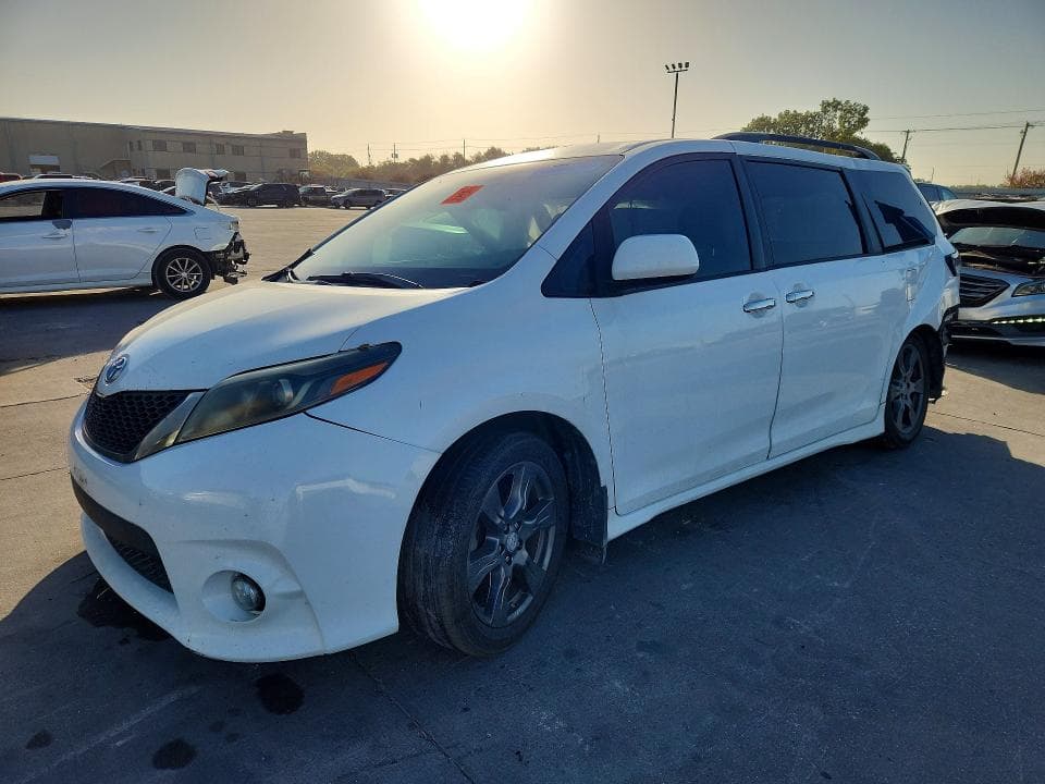2017 TOYOTA SIENNA SE