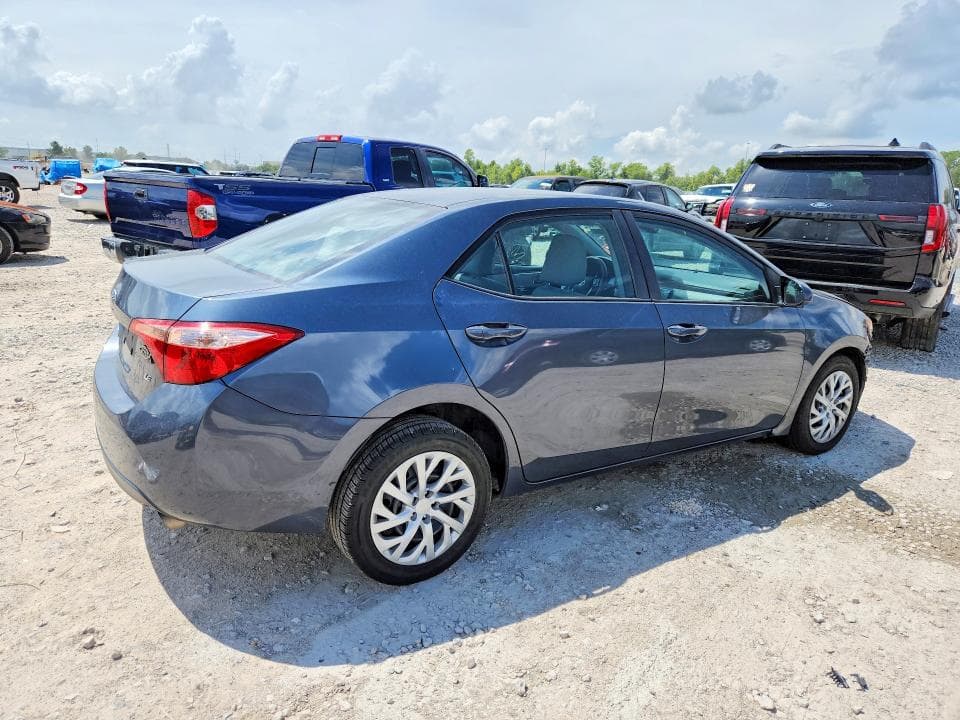 2017 TOYOTA COROLLA LE 3