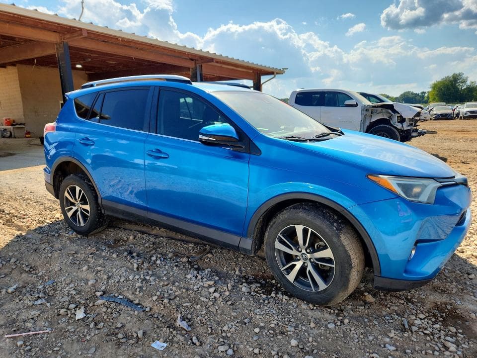 2017 TOYOTA RAV4 XLE 4