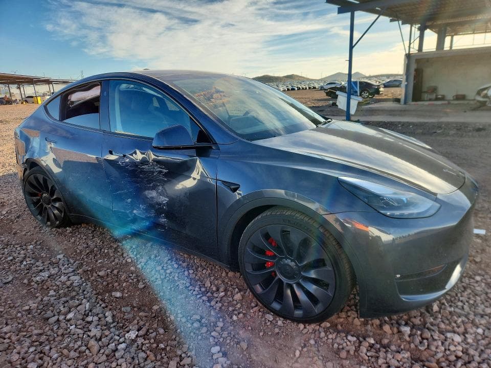 2023 TESLA MODEL Y 4
