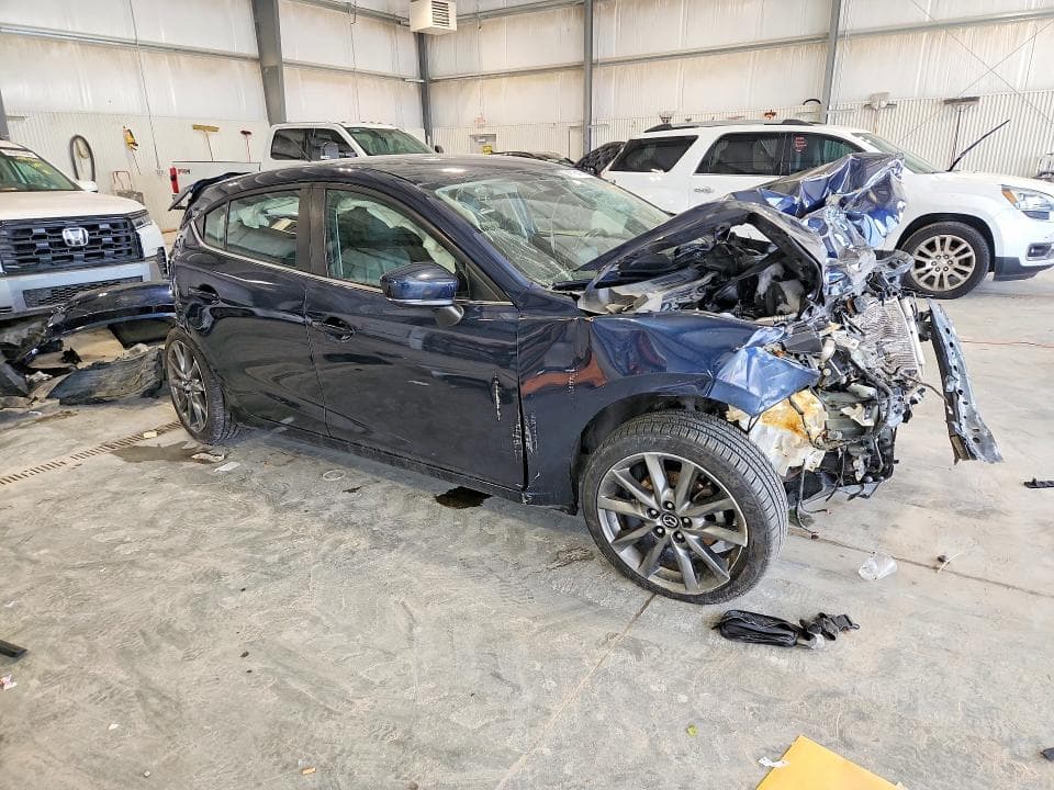 2018 MAZDA 3 TOURING 4