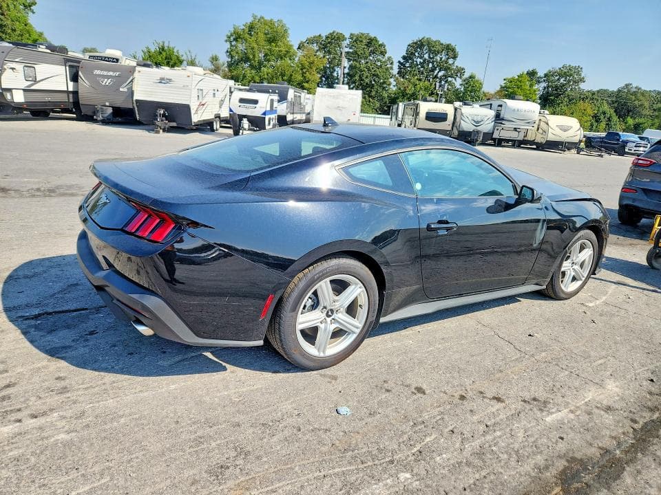 2026 FORD MUSTANG 3