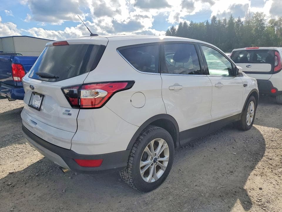 2017 FORD ESCAPE SE 3
