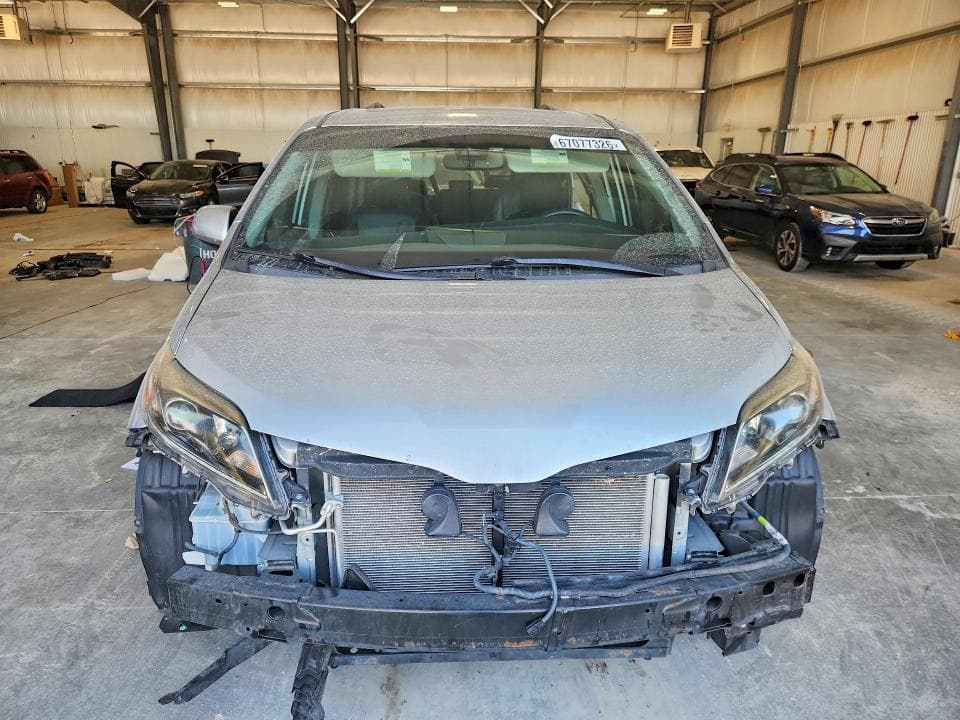 2019 TOYOTA SIENNA SE PREMIUM 7-PASSENGER 5