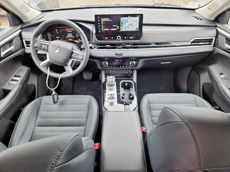 2026 MITSUBISHI OUTLANDER SE 8