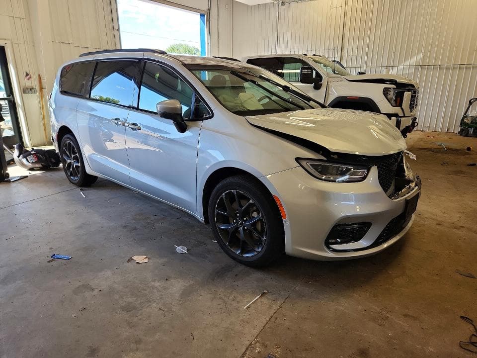 2023 CHRYSLER PACIFICA TOURING L 4