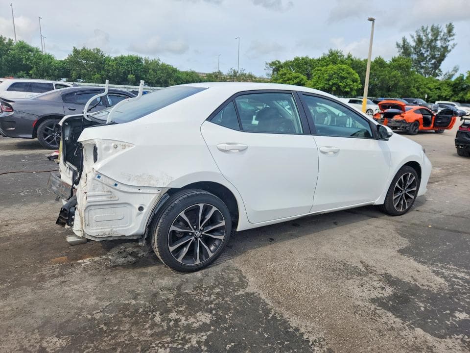 2017 TOYOTA COROLLA SE 3