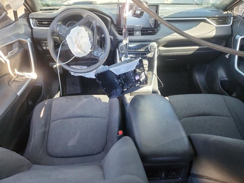 2019 TOYOTA RAV4 XLE 8