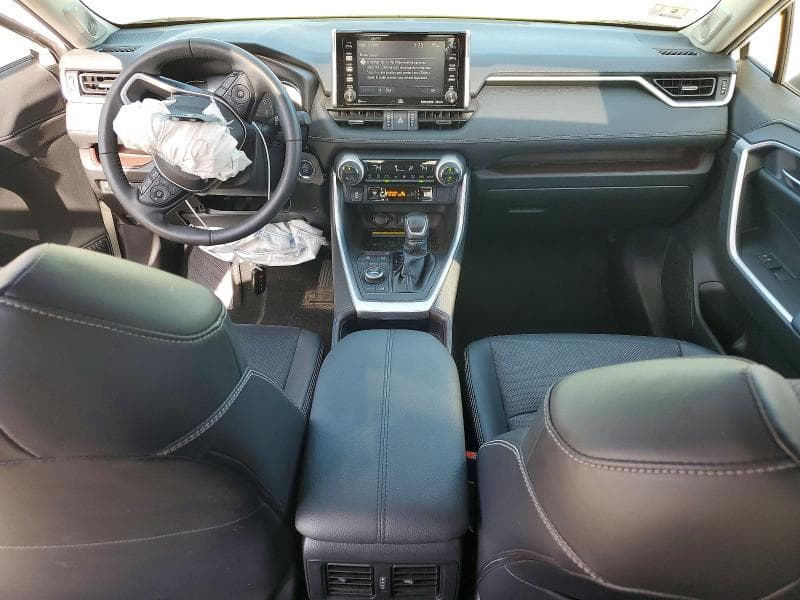 2020 TOYOTA RAV4 LIMITED 8
