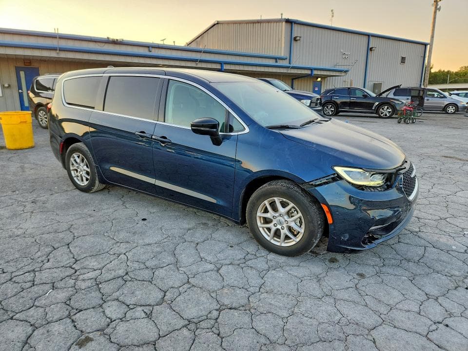 2024 CHRYSLER PACIFICA TOURING L 4