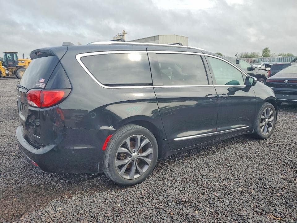 2017 CHRYSLER PACIFICA LIMITED 3