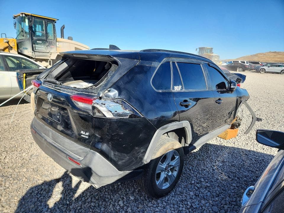 2019 TOYOTA RAV4 XLE 3