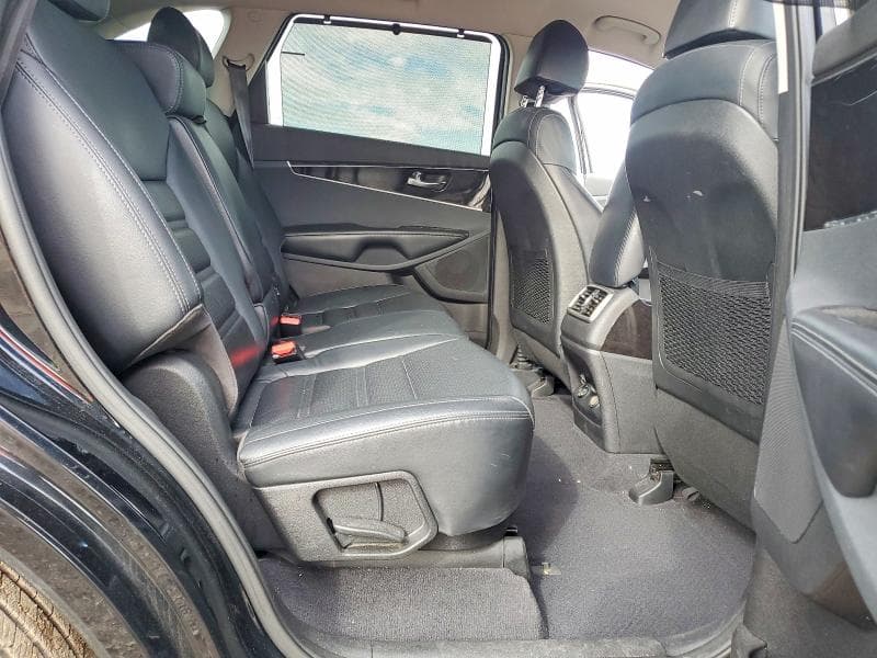 2018 KIA SORENTO EX 11
