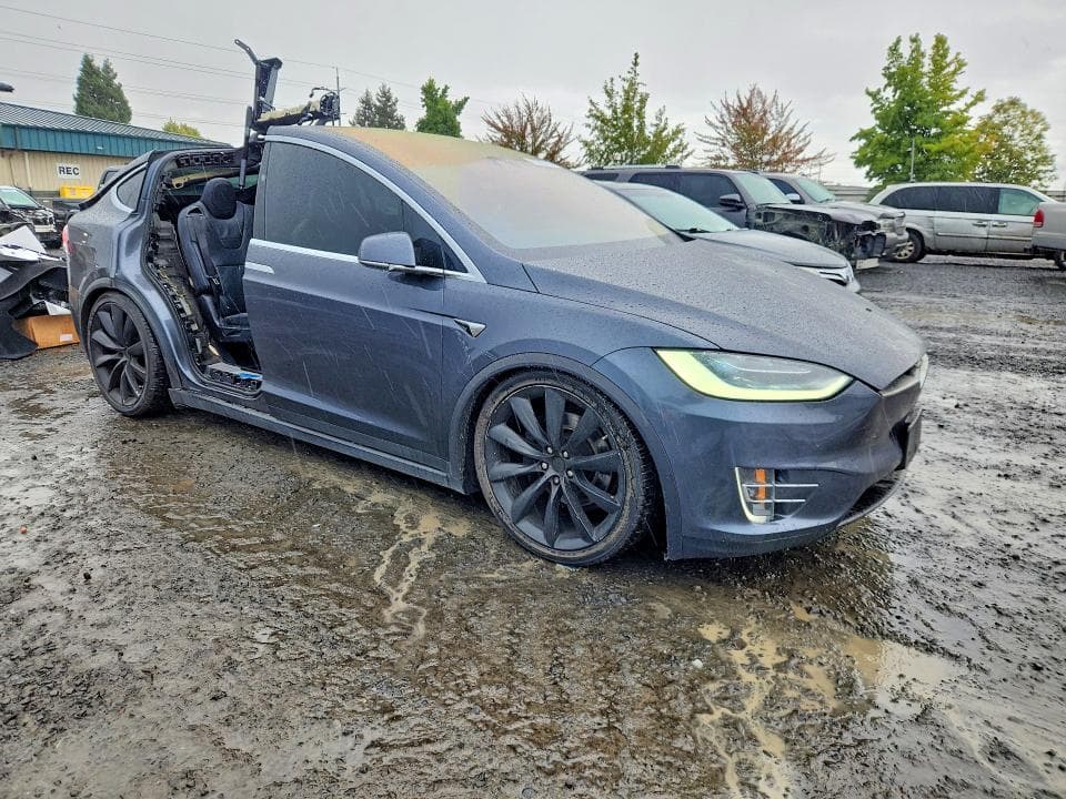 2017 TESLA MODEL X 4
