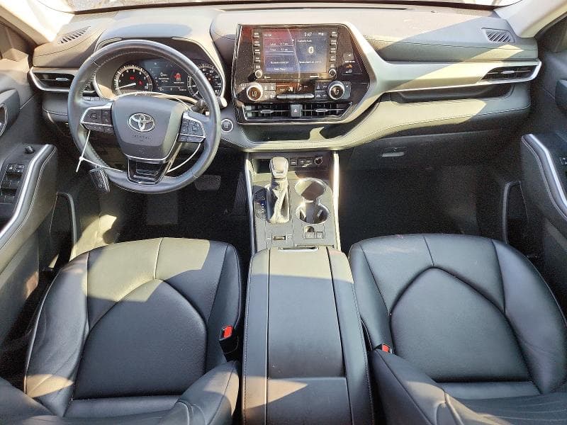 2020 TOYOTA HIGHLANDER XLE 8