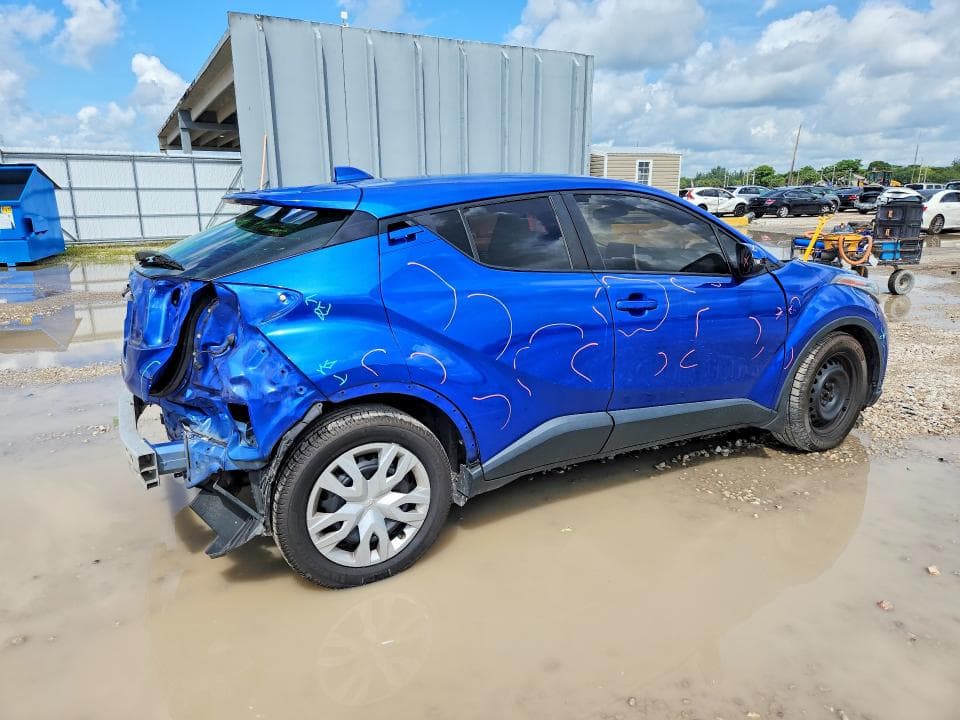 2020 TOYOTA C-HR LE 3