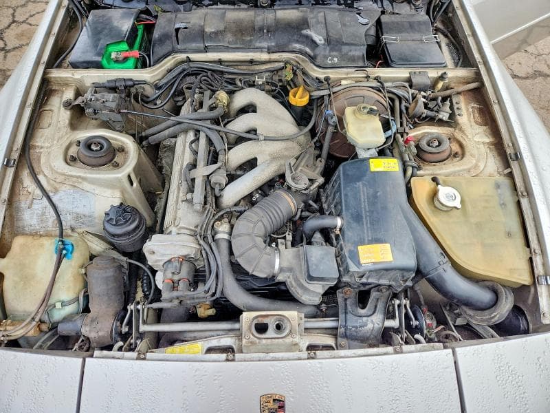 1986 PORSCHE 944 11