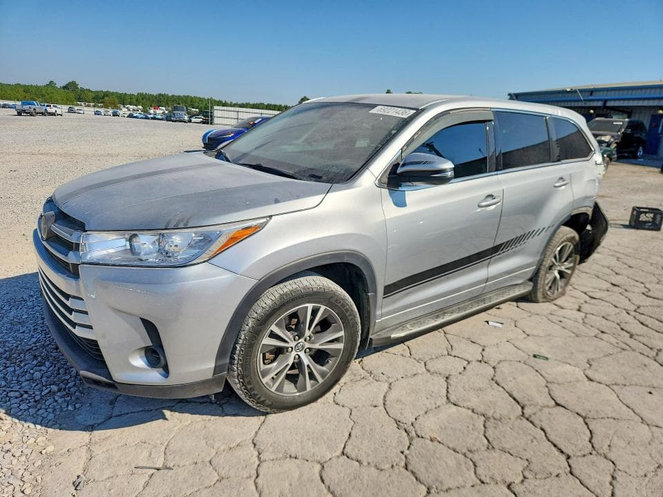 2017 TOYOTA HIGHLANDER LE - 1