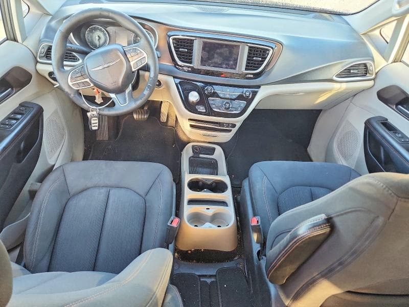 2017 CHRYSLER PACIFICA LX 8