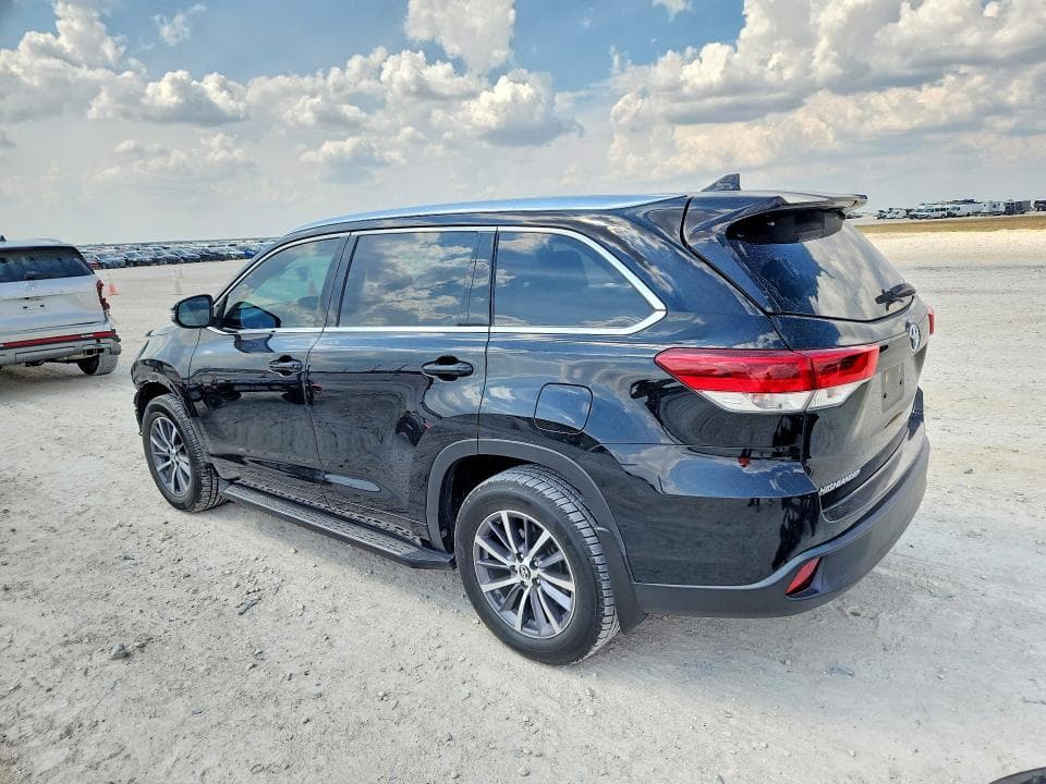 2018 TOYOTA HIGHLANDER XLE 2